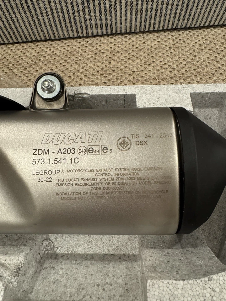Silenciador/silenciador de escape Ducati DesertX 2023 (parte # 57315411C) - OEM Foto 2 de 4