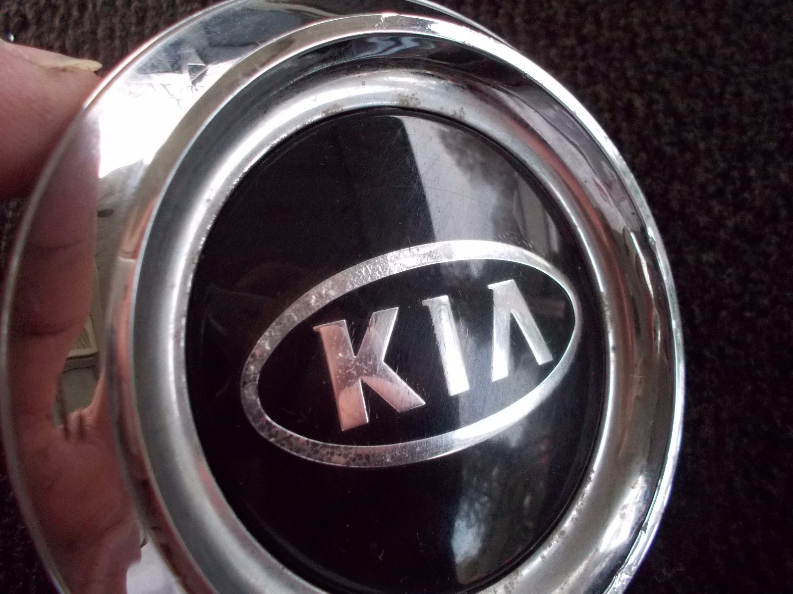 03 04 05 06 Kia Sorento OEM alloy wheel center cap 52960/3E020 eBay