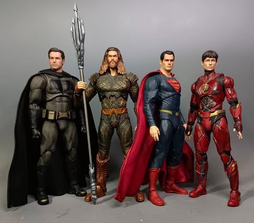 The flash 1/10 ezra miller head sculptor mcfarlance already to ship - Picture 7 of 9