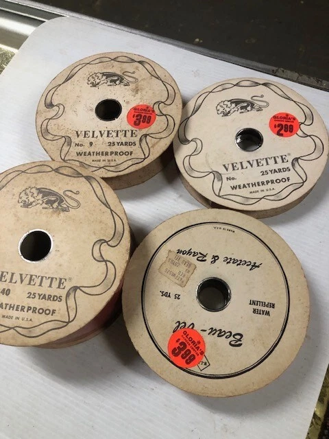 4 carretes - Cinta de terciopelo rojo vintage resistente a la intemperie velvette satinado hecho en EE. UU. Foto 3 de 4