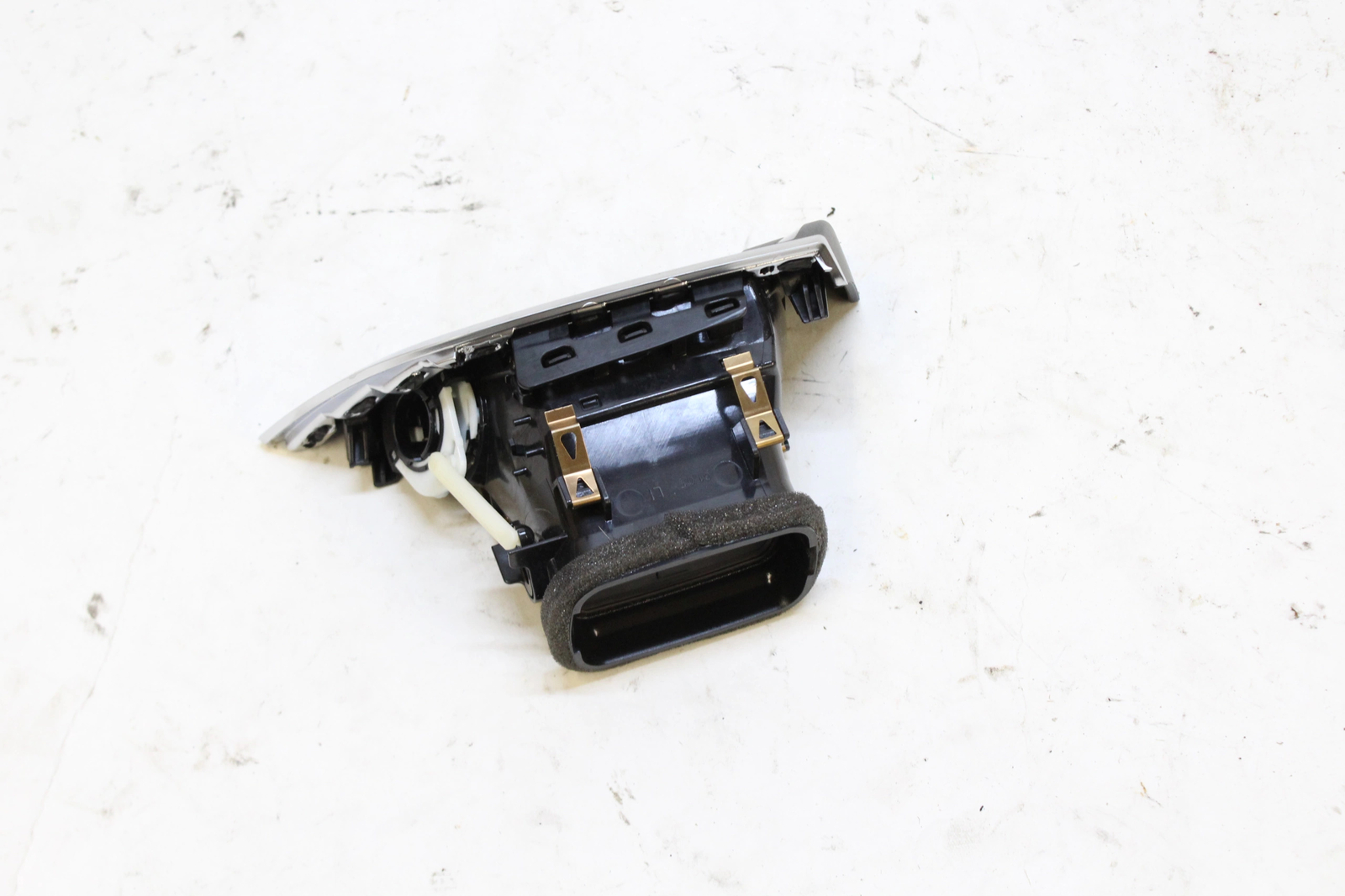 BMW 1er F20 F21 Frischluftgrill Luftdüse vorne links Air Vents 