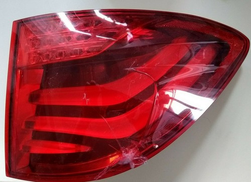 BMW 5er GT (F07) Rücklicht rechts 7199644 beschädigt