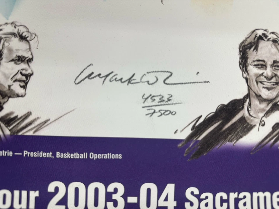 Póster firmado por 24 x 36 de Sacramento Kings 2004 con abono de temporada firmado. 4533/7500 Foto 2 de 4