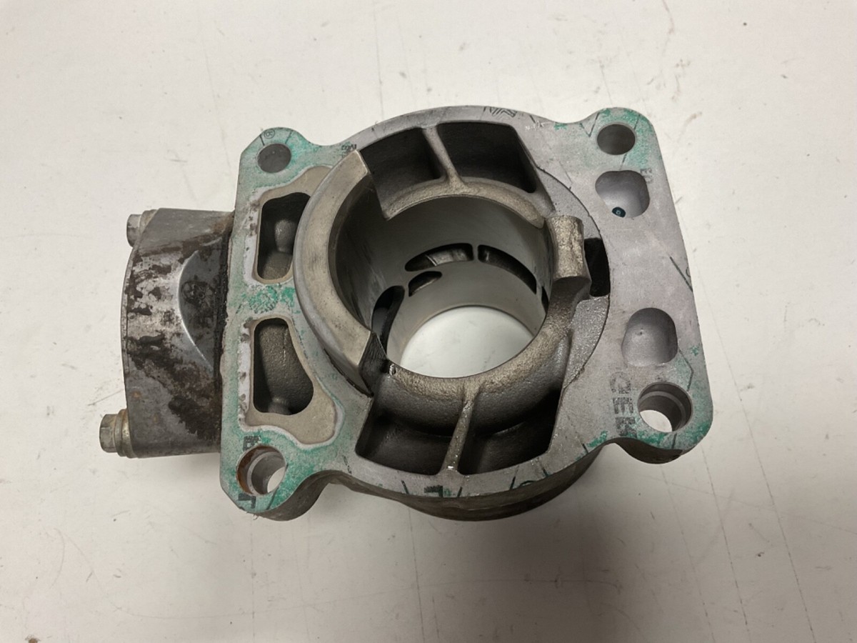 JUG 6525132-00_A.jpg