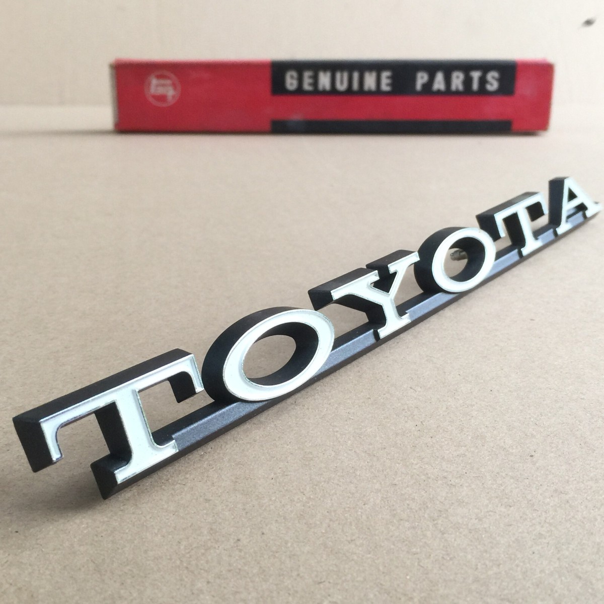 1970-1976 Toyota 1000 Publica KP30 KP31 Trunk Emblem | 75441120905