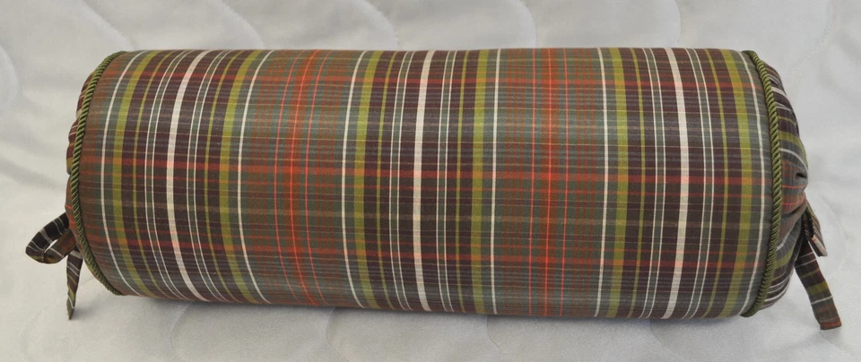 Almohada acolchada con cordón hecha con tela a cuadros Ralph Lauren Rock River verde y marrón Foto 2 de 3