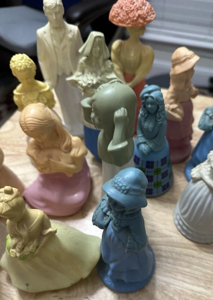 Avon Vintage 14 Perfume Bottles - various Flower Girls, Angel, Ladies, And Groom - Image 4 of 4