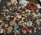 4.15 LBS Vintage Costume Jewelry Lot 250+ pcs Brooches Pins Necklaces Earrings