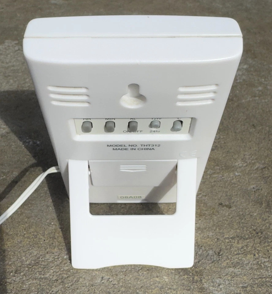 Reloj despertador digital con termómetro con cable Oregon Scientific THT312 Foto 2 de 4