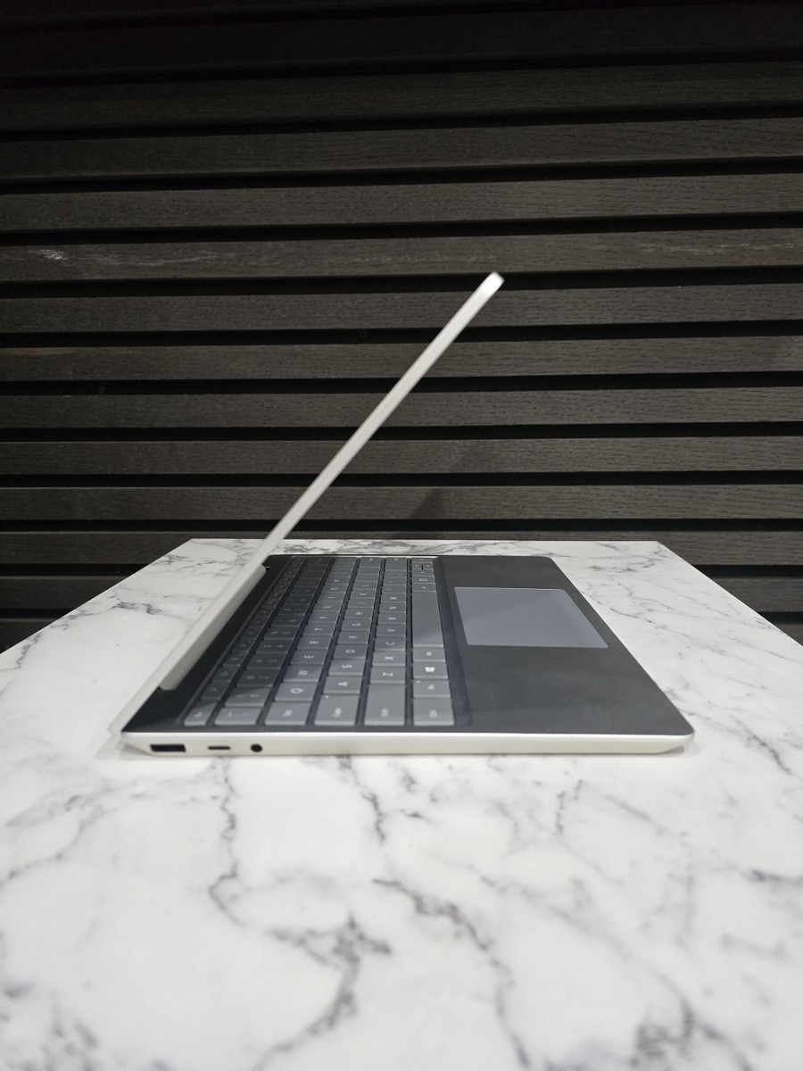 Microsoft Surface Laptop Go 1943 Platinum i5 4GB 64GB SSD 12.4