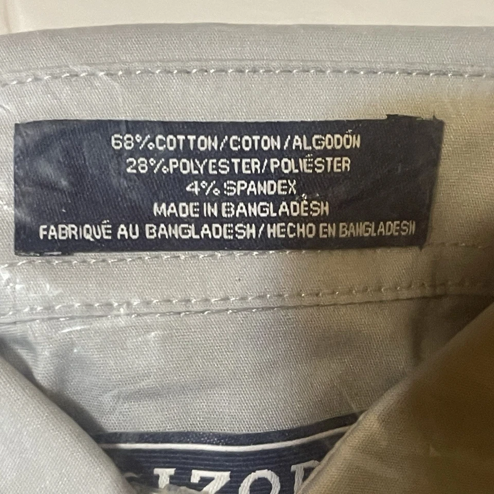 Camisa uniforme de vestir azul manga larga Izod para niño talla pequeña (8) con corbata con clip Foto 3 de 4