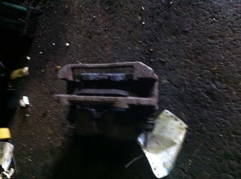 98 99 00 CROWN VICTORIA DRIVER PINZA DELANTERA IZQUIERDA Foto 3 de 4