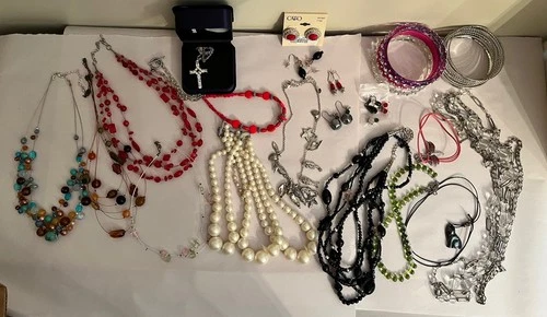 Vintage Costume Jewelry Necklaces Bracelets Earrings 25pieces Lot All Wearable