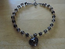 GLASS BEADED NECKLACE WITH HEART SHAPE STONE