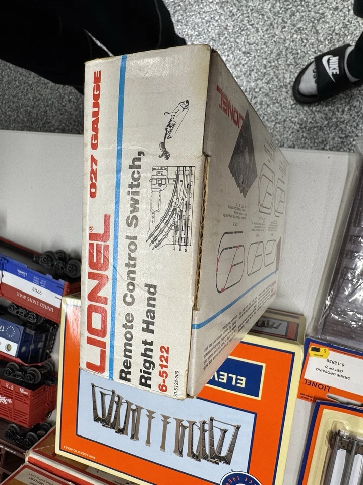 Lionel 6-5122 027 Remote Control Switch (Right Hand)   - Image 2 of 4