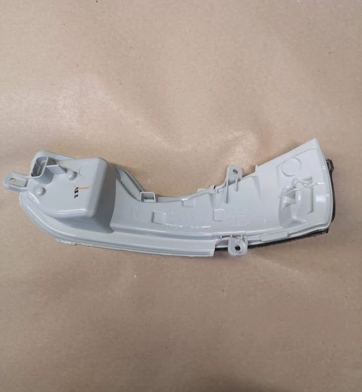 New Infiniti Q30 QX30 Wing Mirror Indicator LED Light - Right Hand 261604GA0A - Image 3 of 4