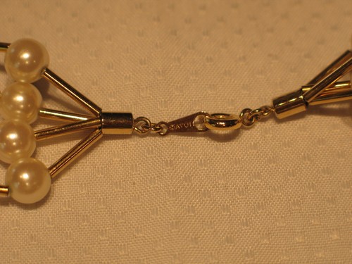 Vintage Avon Four Row Simulated Pearl and Gold Tone Cluster Necklace 20 Inches - Picture 4 of 4