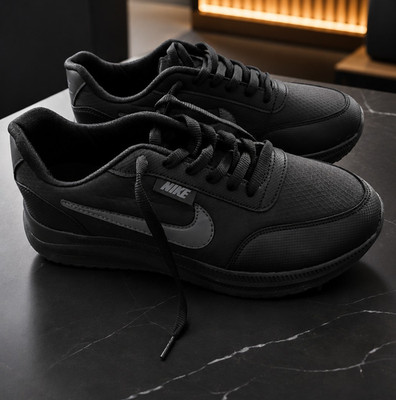 Nike Herren Sneaker Low Top Schwarz EU 42 Schnürung Sport/Freizeit