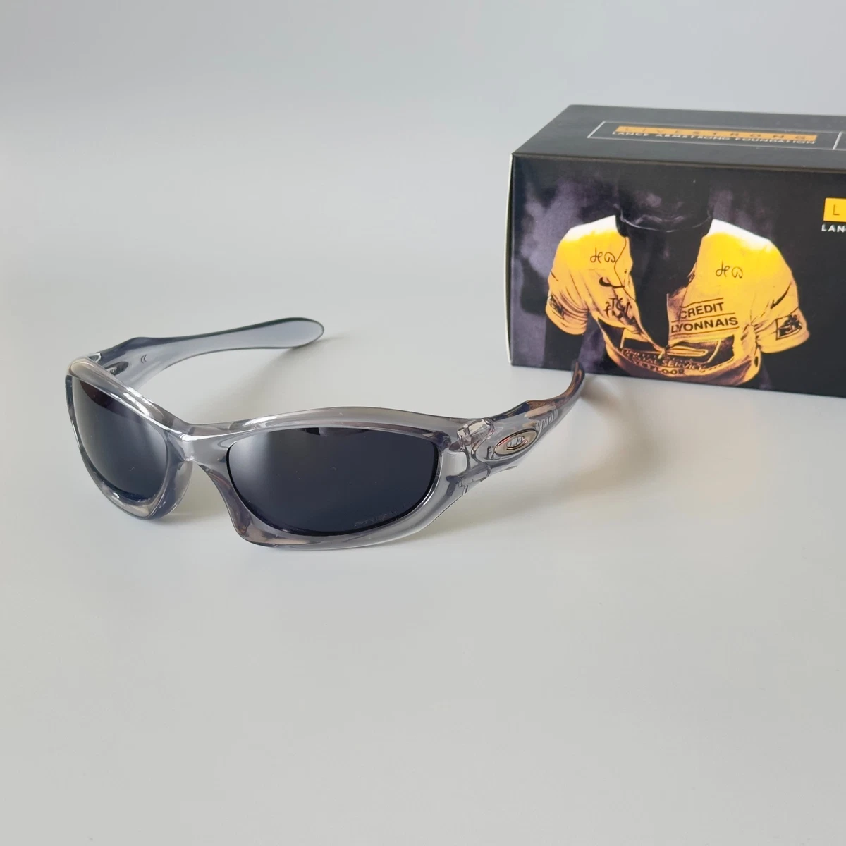 小物 90~00s Oakley Monster Dog Lançado nos anos dourados da marca, o Monster Dog Dark Amber, de