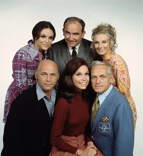 MARY TYLER MOORE CAST 8X10 GLOSSY PHOTO PICTURE - 第 1/1 張圖片