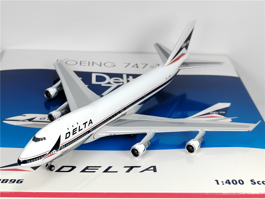 DELTA（デルタ） B747-400 1/200 モデルプレーン SkyMarks Delta Air Lines - Boeing 747-400 - 1/200 - Premium