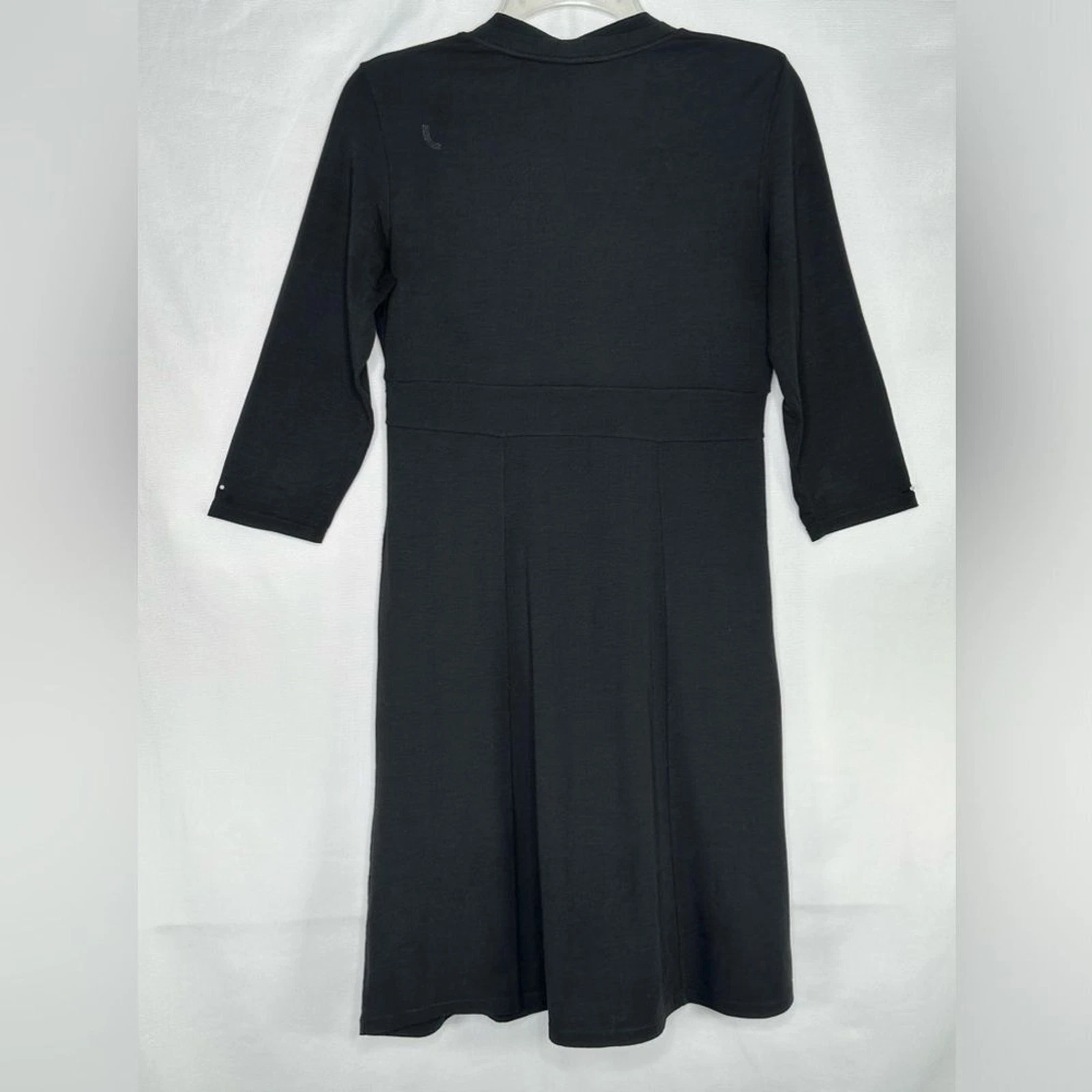 lole v-neck 3/4 sleeve athleisure ecofriendly wicking commute 