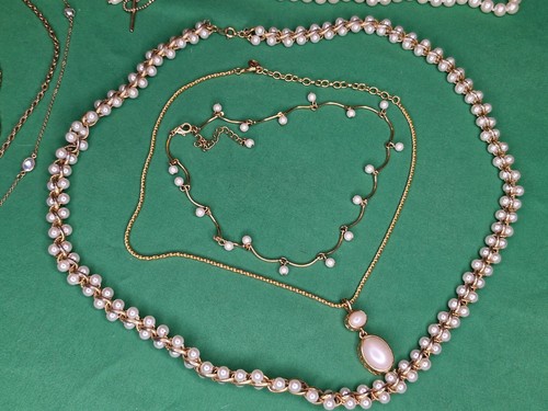 Vintage Lot 8 Gold Tone Necklaces Faux Real Glass Pearl MOP Signed Avon/CH EUC - Picture 24 of 24