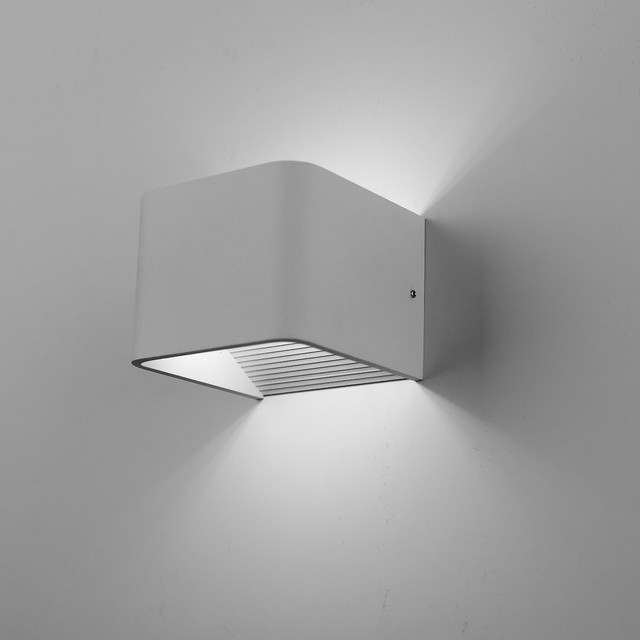 minimalist sconce