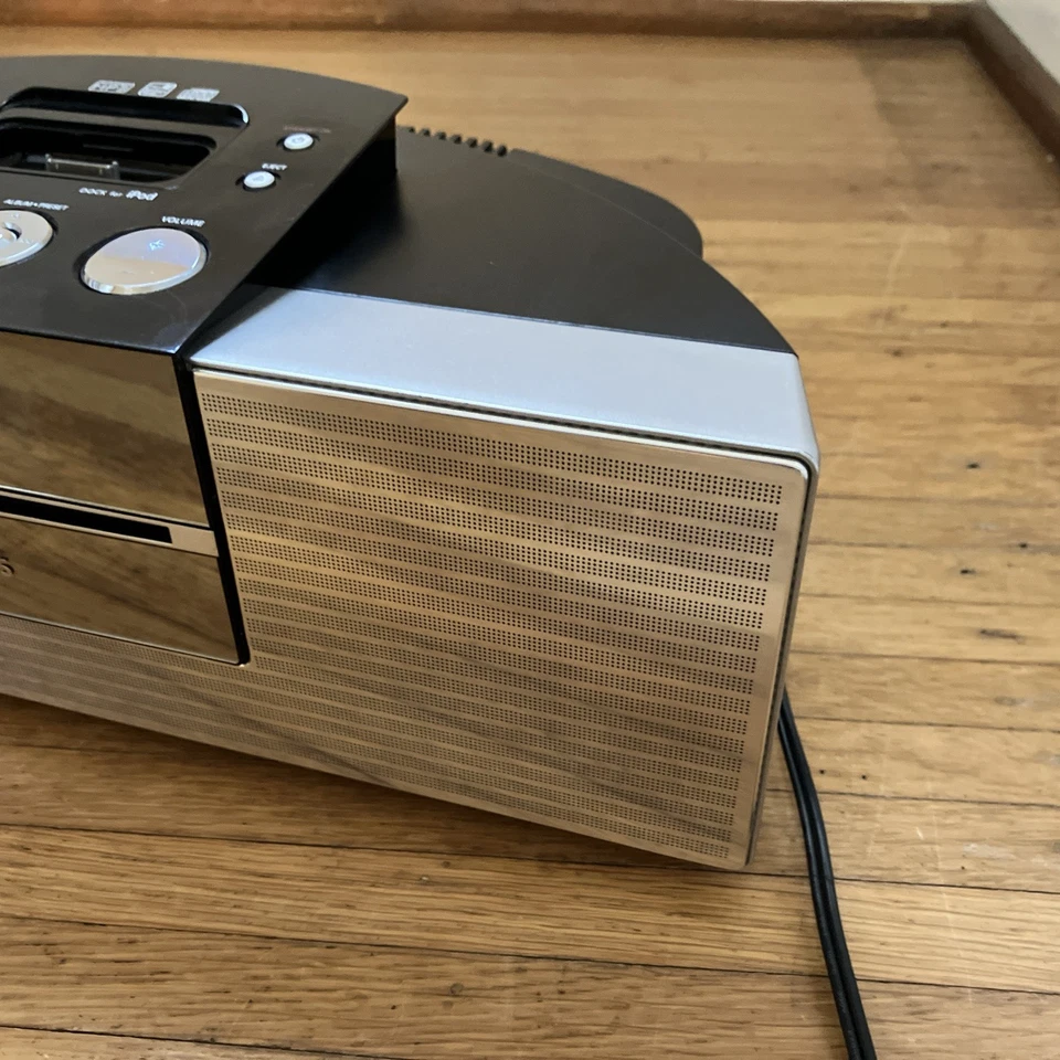 Sistema de entretenimiento de acoplamiento Philips para iPod DCM230 230/37 plateado Foto 4 de 4