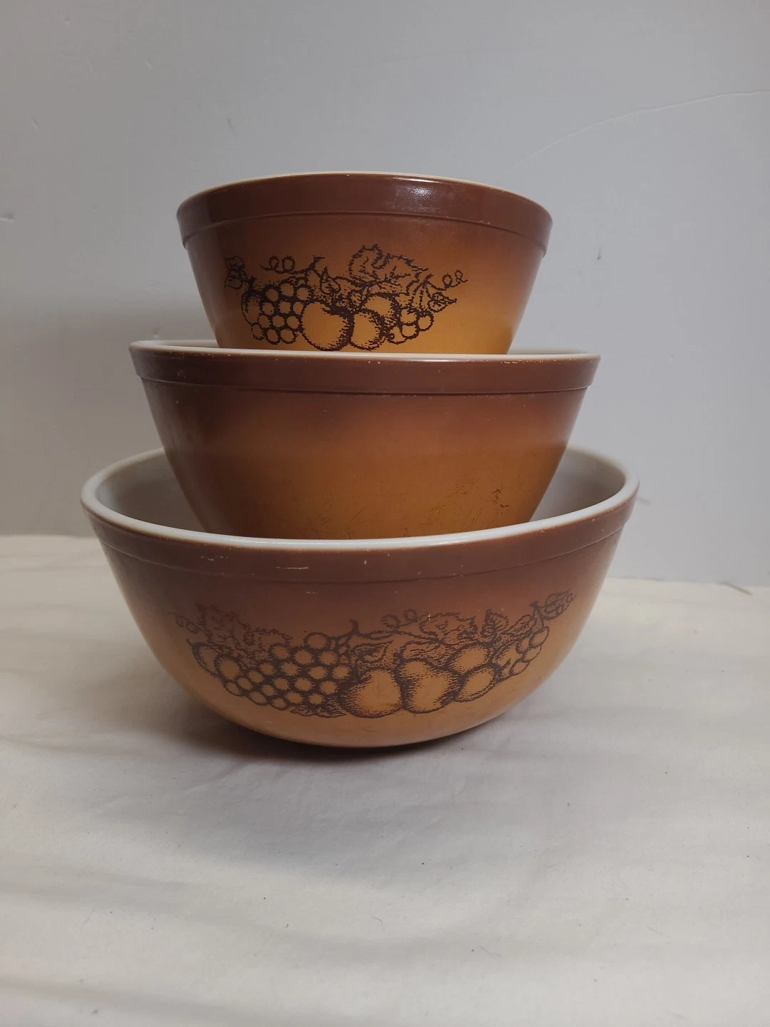 Pyrex Set of Three Old Orchard 401 402 403 Nesting Mixing Bowls