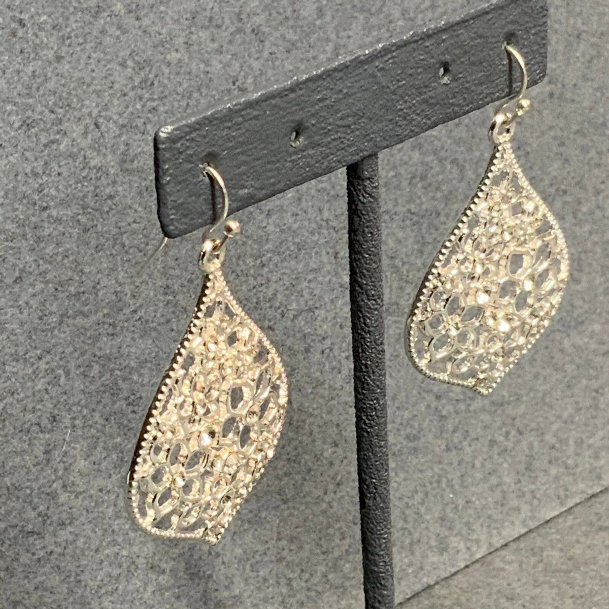 Time And Tru Dangle Earrings Pierced Silver Flower