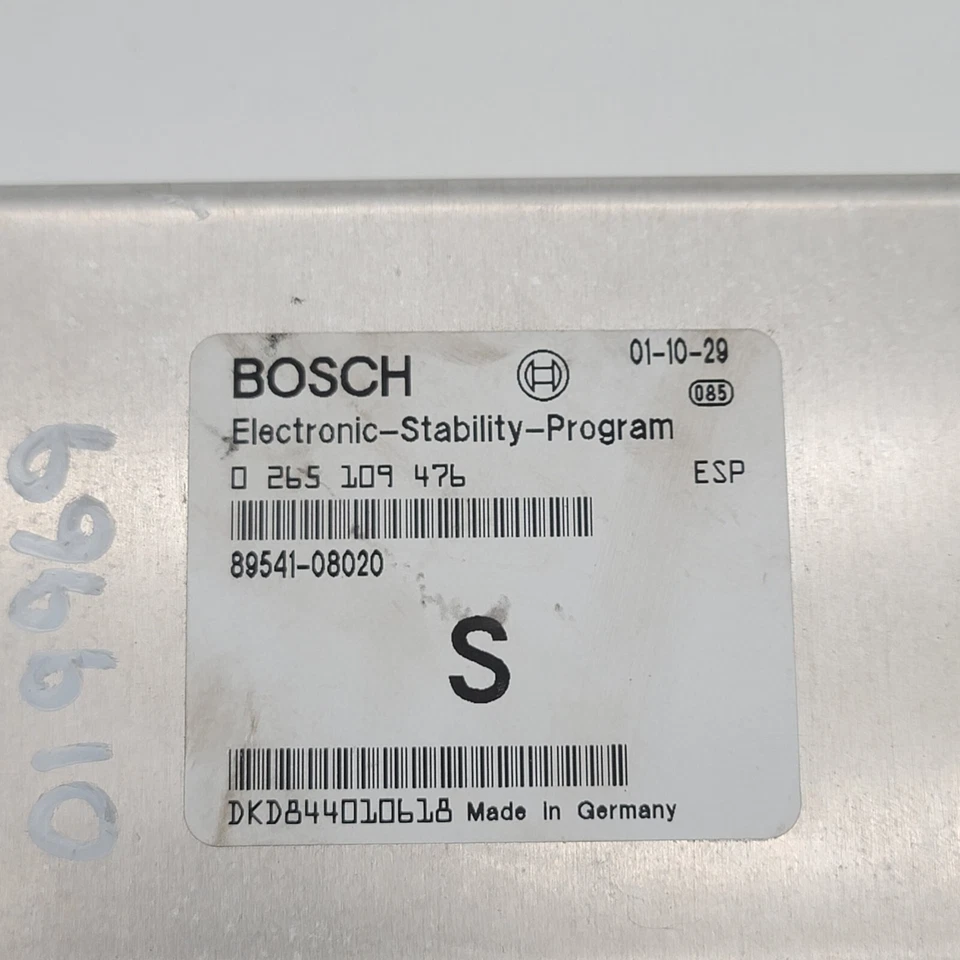 2000 2001 2002 2003 Toyota Sienna XLE 3.0L Chassis ESP Control Module 8954108020 - Image 4 of 4