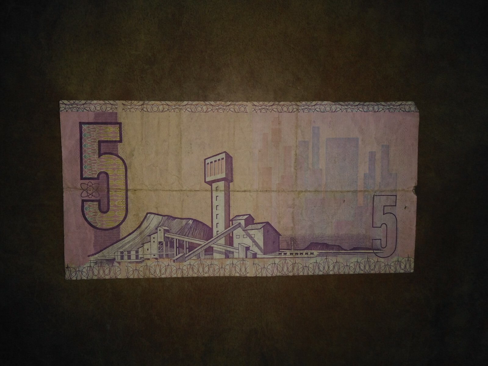 Lot of Worldwide Banknotes (5 Rand & 100000 Dinaras & 1 Lempira & 100 ...