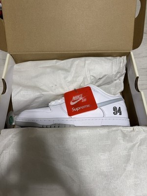 Nike Supreme Dunk SB white metallic size 8  