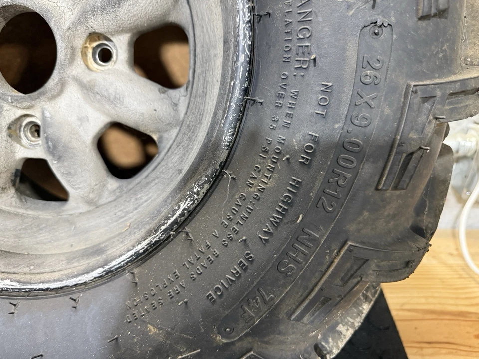 Ruedas y neumáticos traseros Arctic Cat 650 H1 4/115 Foto 3 de 4