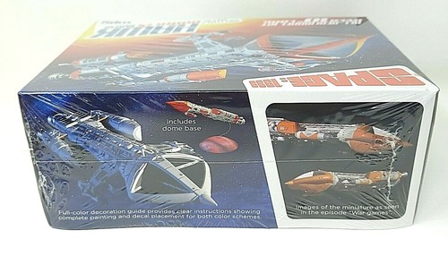 Space:1999 Hawk Mark IX 1:72 Scale Level 2 Model Kit MPC881 - Picture 2 of 4