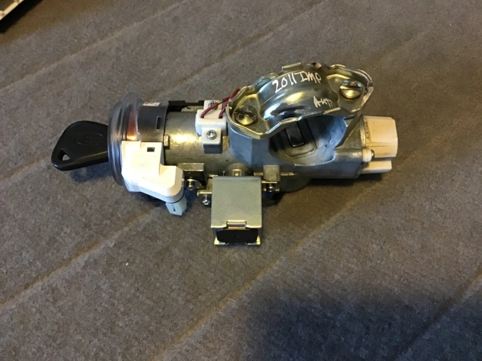Cilindro interruptor de encendido Subaru Impreza 2008-2011 con llave A/T OEM Foto 4 de 4