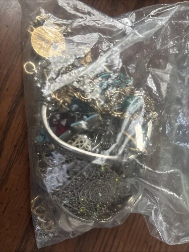 VINTAGE Lot Of Bracelets, Pins, Earrings And Pendants Costume Jewelry 10oz