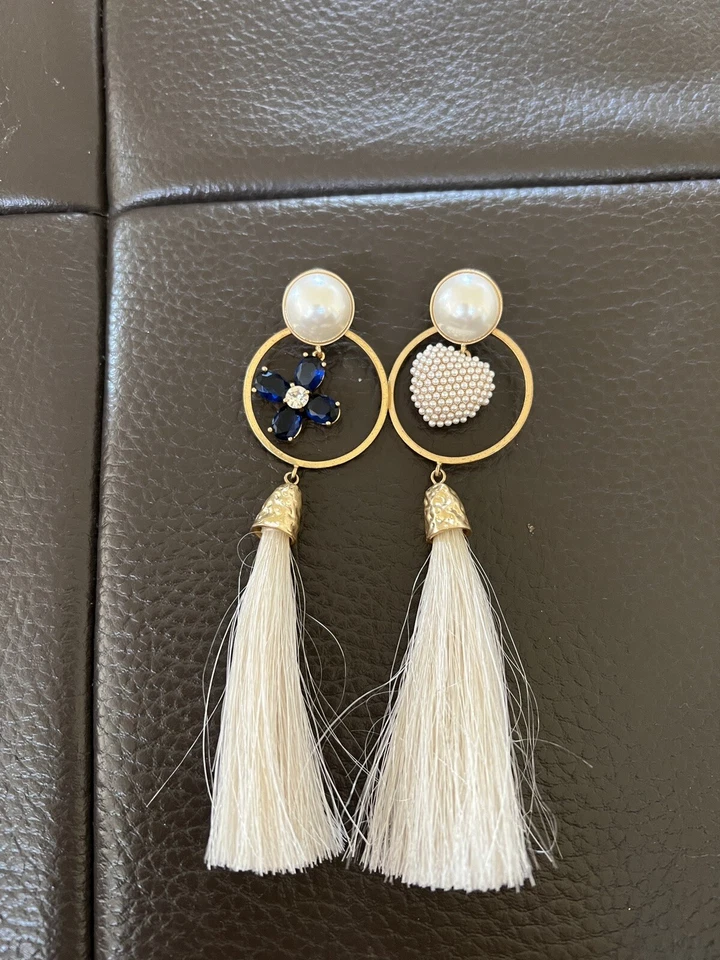 PENDIENTES COLGANTES TORY BURCH PERLAS Y MARFIL BORLA ENCANTO NO COINCIDENTES VENTA SIN ETIQUETAS Foto 2 de 3