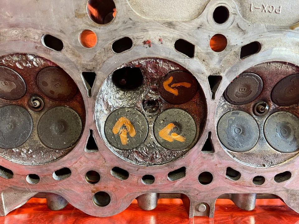 00-05 HONDA S2000 F22C1 F20C1  CYLINDER HEAD - 🤷‍♂️CORE🤷‍♂️  - 💥DAMAGED💥 OEM - Image 2 of 4