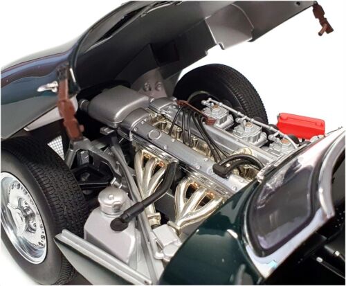 Autoart 1/18 Scale 73526 - Jaguar XK-SS Steve McQueen 1956 - Green - Picture 6 of 7