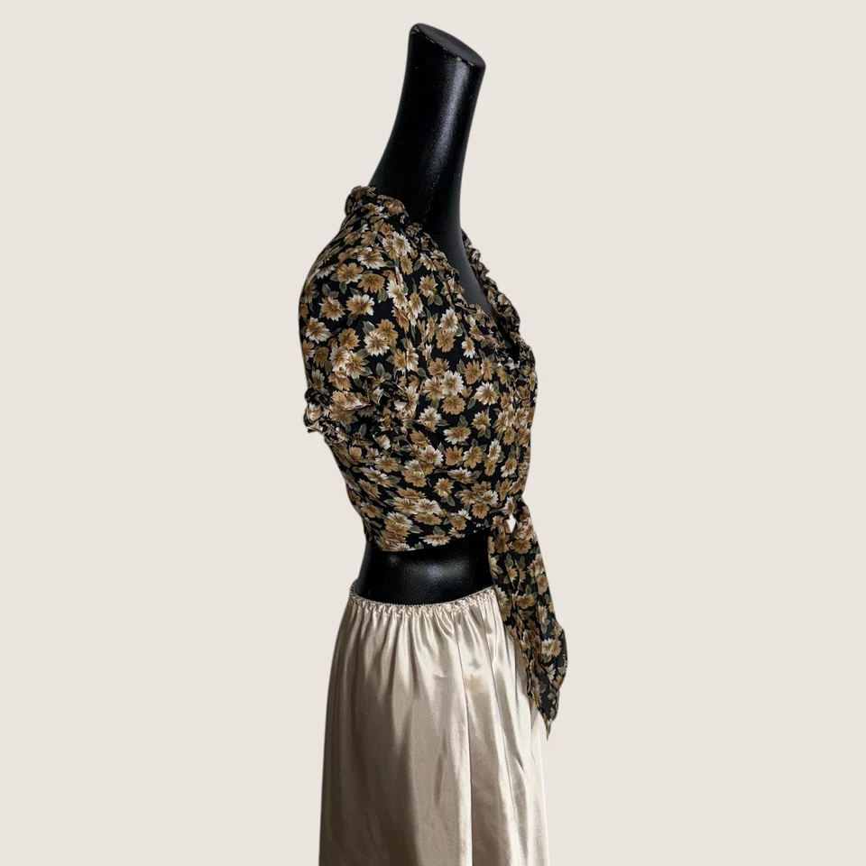 Top corto floral vintage Next Era talla S/m Foto 4 de 4