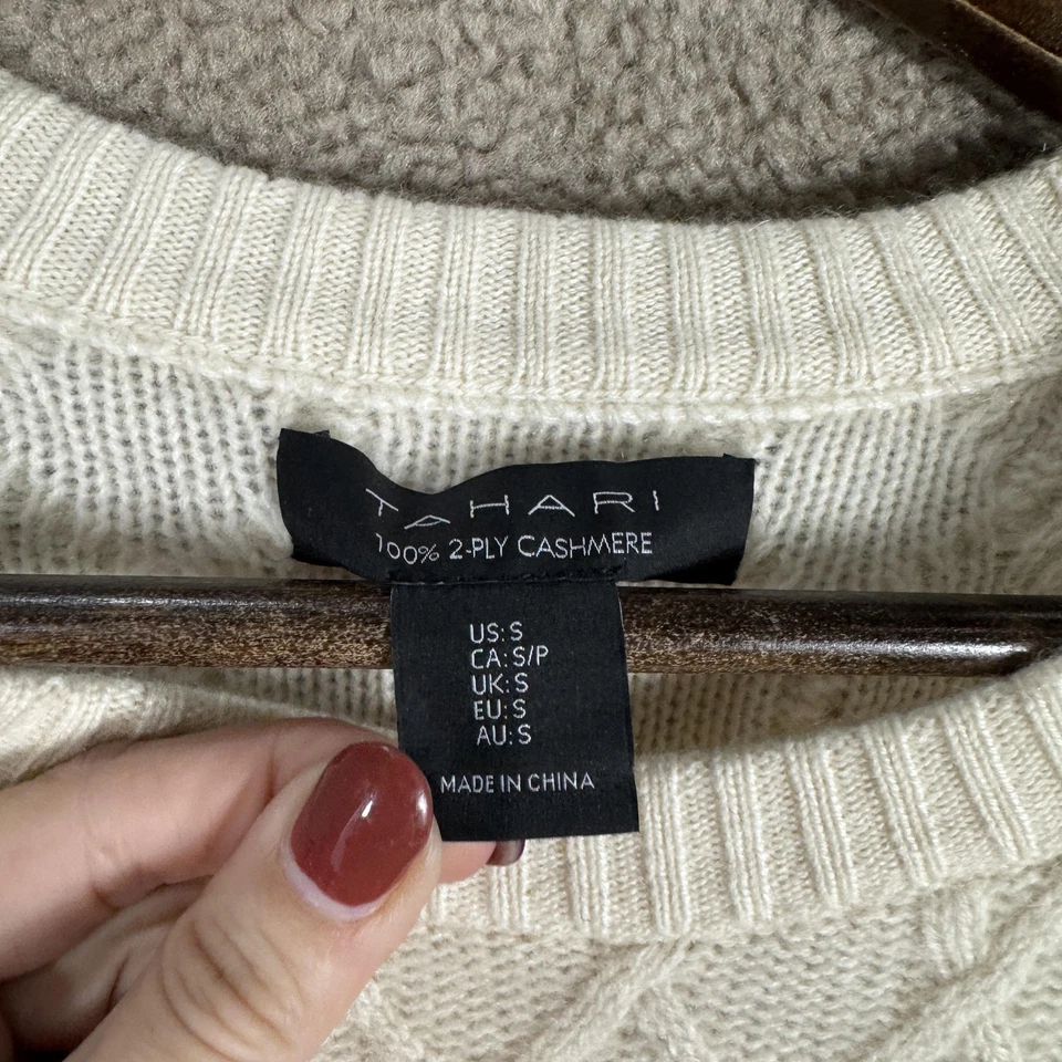 Suéter Tahari Para Mujer Pequeño Cuello Redondo Cachemira Tejido con Cable Pullover Suave Foto 3 de 4