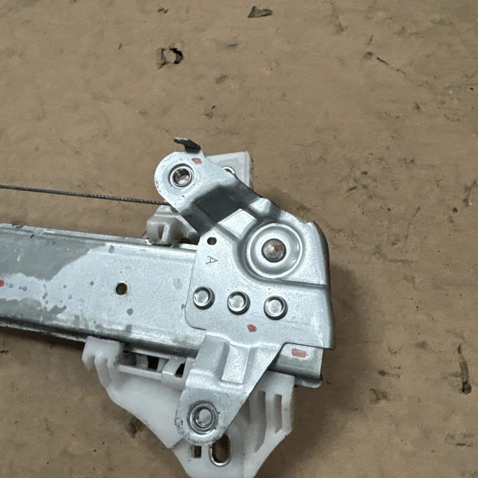 SUBARU IMPREZA FRONT RIGHT SIDE DOOR WINDOW REGULATOR MOTOR OEM 2017 - 2023 0026 - Image 2 of 4