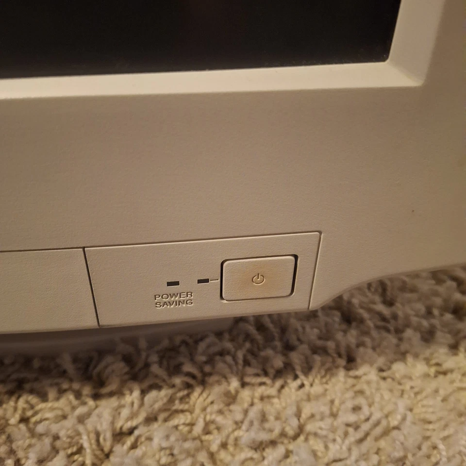 Dell Trinitron UltraScan D1526TX-HS 15" Retro PC CRT Gaming Monitor Powers On - Image 4 of 4