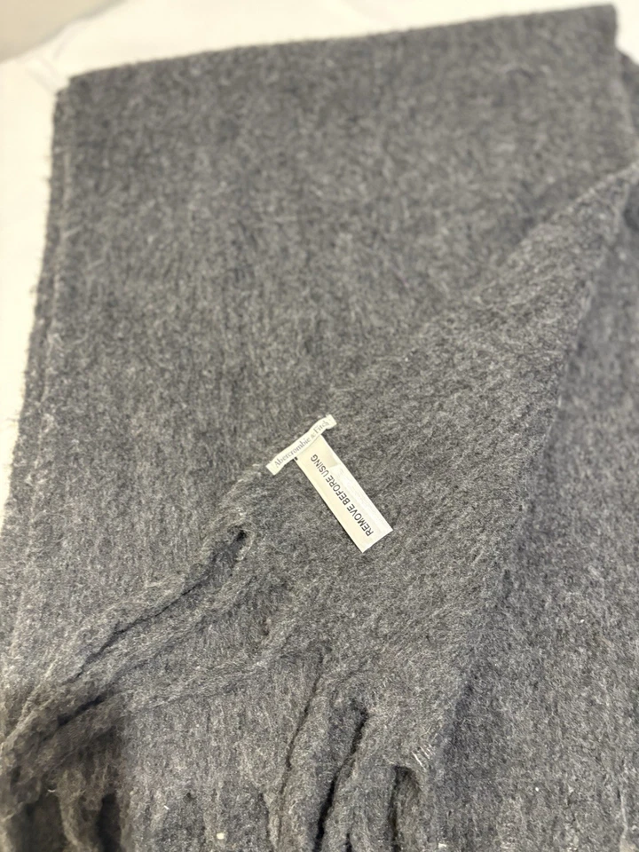 Шарф с бахромой Abercrombie & Fitch серый мягкий уютный зимний холодная погода унисекс - Изображение 2 из 2