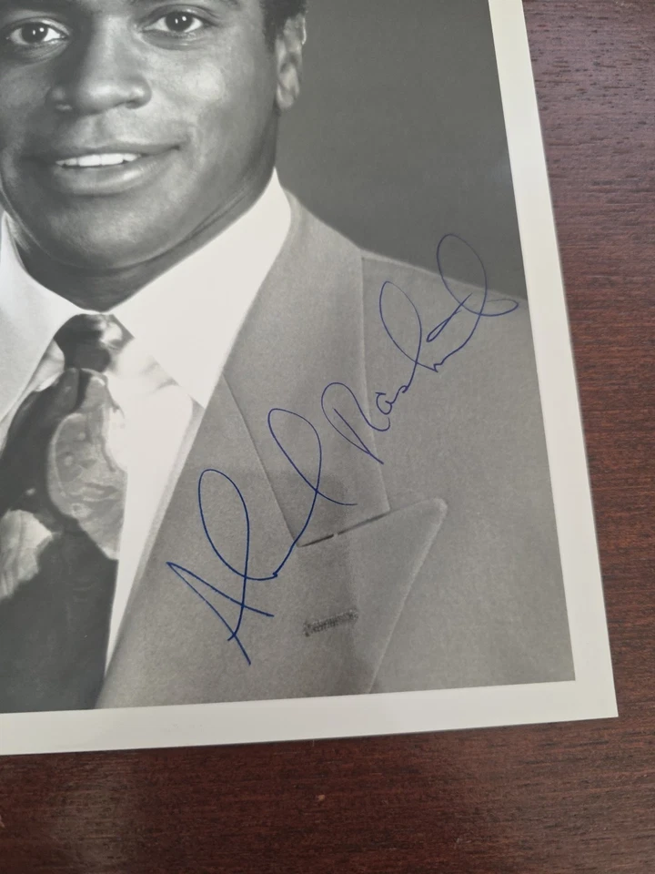 Foto firmada por Ahmad Rashad de 8x10 Foto 2 de 3