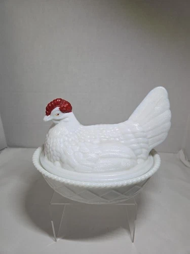 Vintage Westmoreland Milk Glass Hen On A Nest Red Comb 7" Split Tail