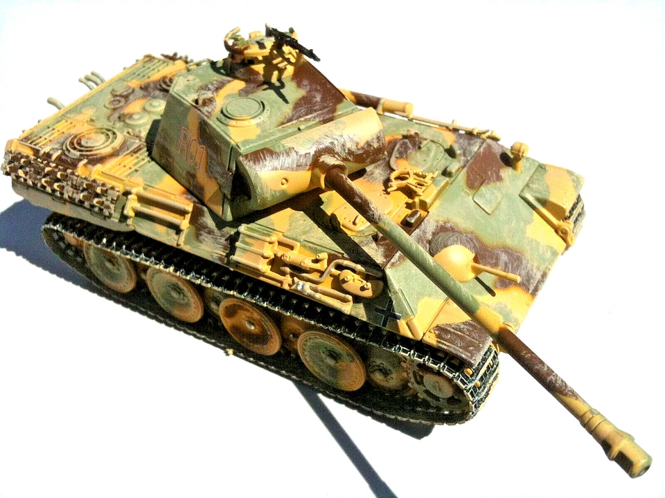 Corgi MAN Sd.kfz.171 Panther Tank Regimental Command Tank D-Day  1:50 Scale - Image 4 of 4