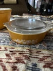 Pyrex Lot of 2  Butterfly Gold  2 1/2 Qt. 403  Bowl & 471  2 cup cass. with lid